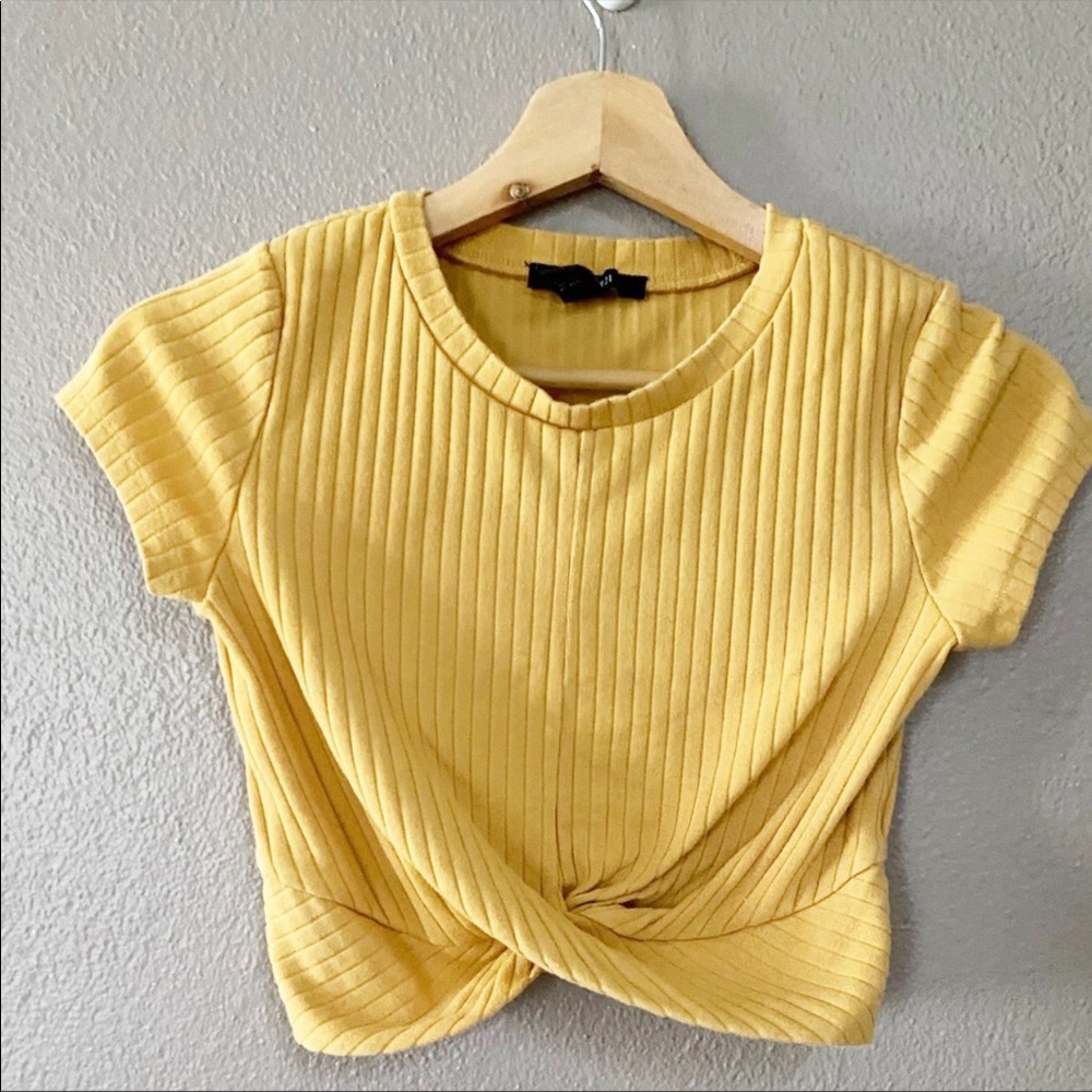 Forever 21 Sz Small Twist Front Crop Top